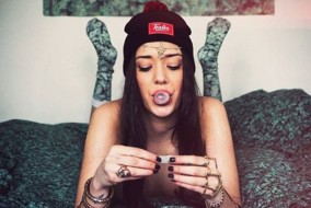 hot vaporizer girl